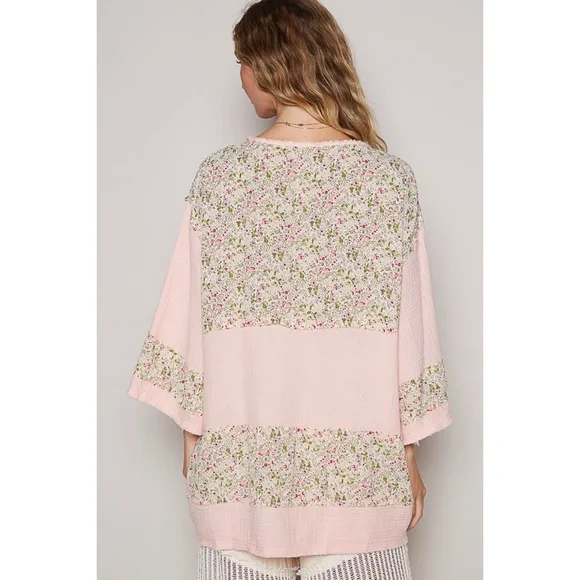 POL Floral Contrast 3/4 Sleeve Cotton Tunic Top in Light Pink